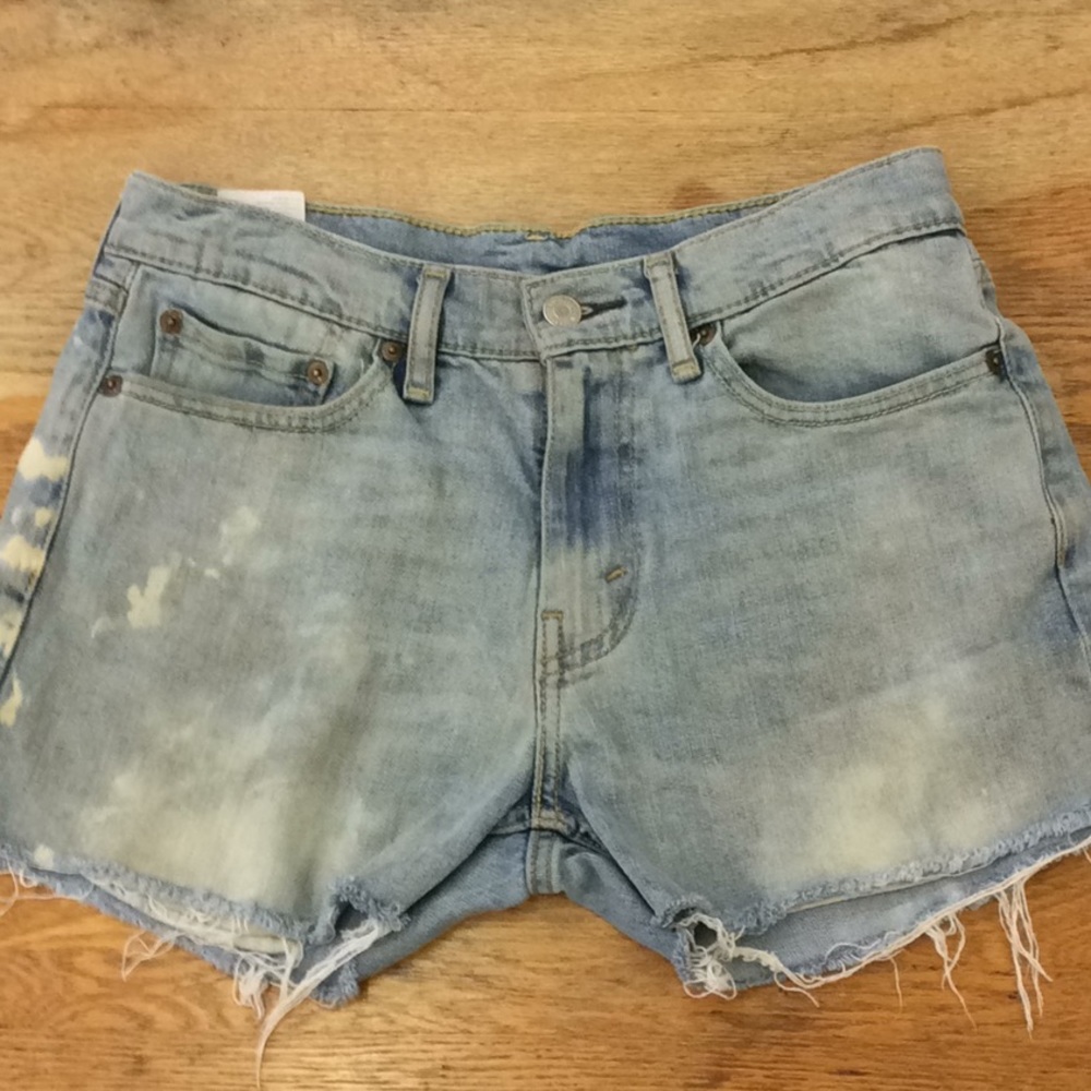 Levi’s Jean Shorts - Picture 5 of 9